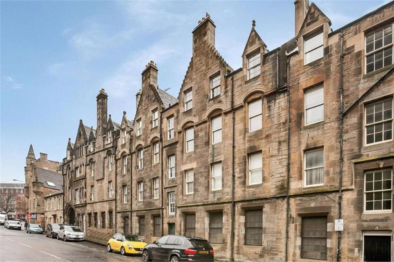 Joivy Unique Old Town Stay Under Edinburgh Castle Edimburgo Exterior foto