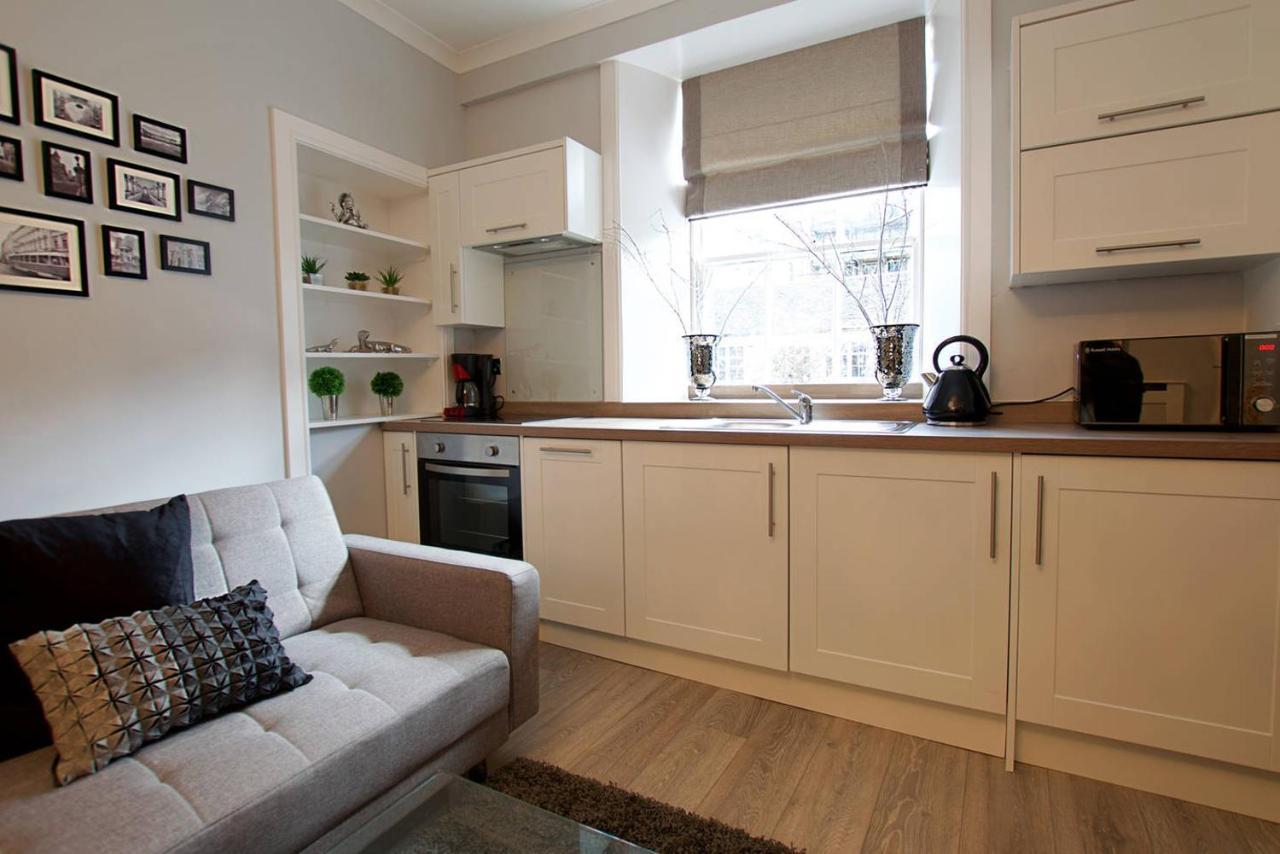 Joivy Unique Old Town Stay Under Edinburgh Castle Edimburgo Exterior foto