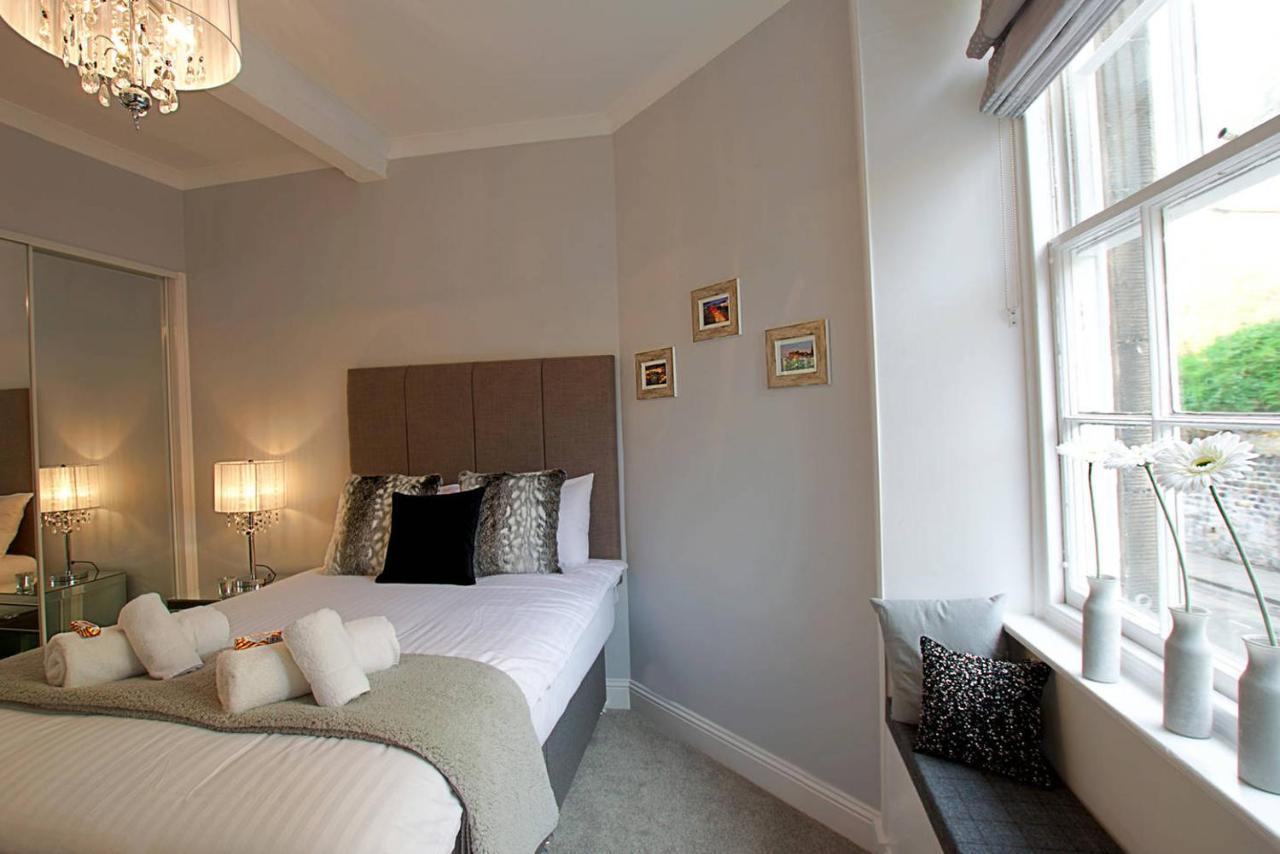 Joivy Unique Old Town Stay Under Edinburgh Castle Edimburgo Exterior foto