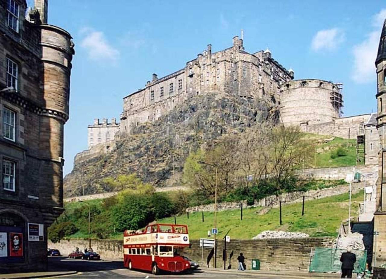 Joivy Unique Old Town Stay Under Edinburgh Castle Edimburgo Exterior foto