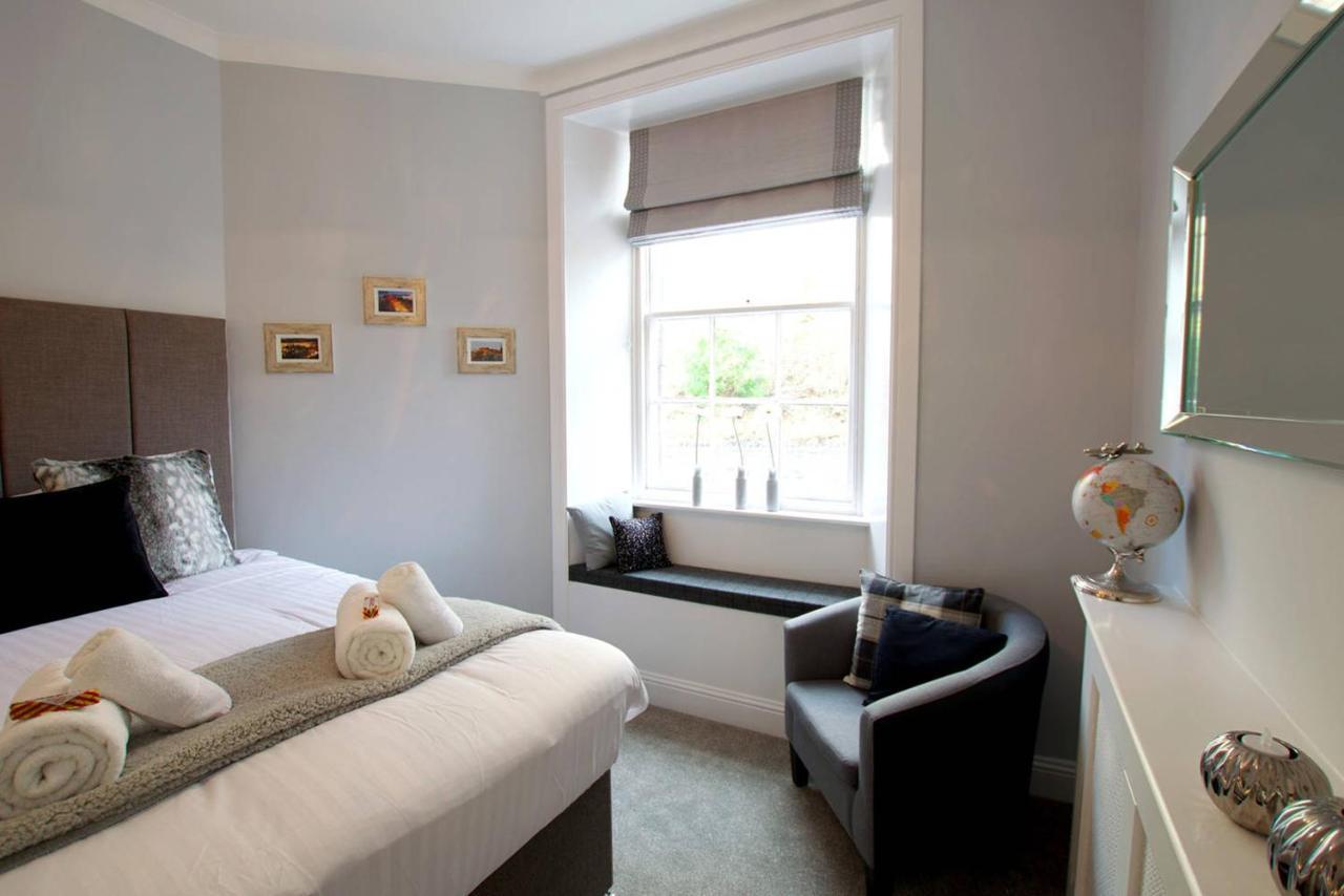 Joivy Unique Old Town Stay Under Edinburgh Castle Edimburgo Exterior foto