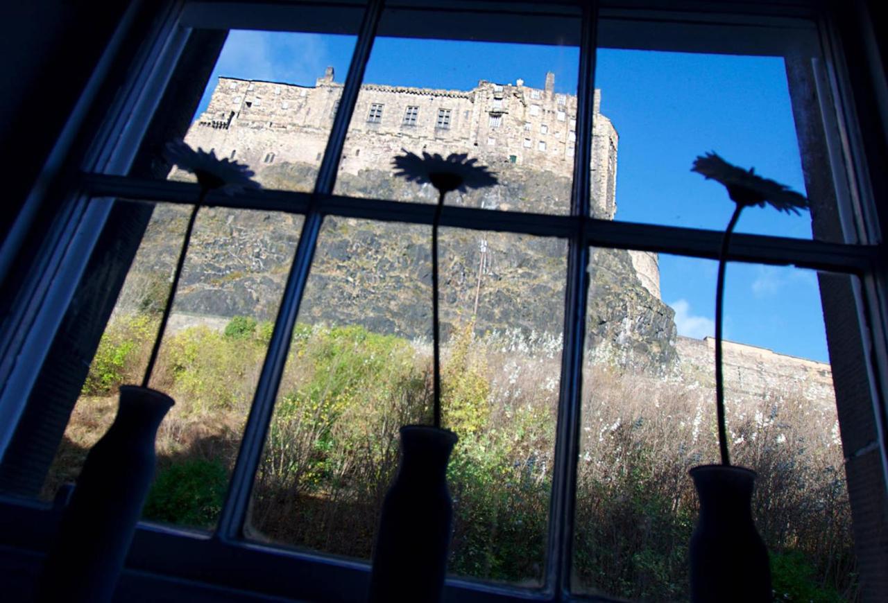 Joivy Unique Old Town Stay Under Edinburgh Castle Edimburgo Exterior foto
